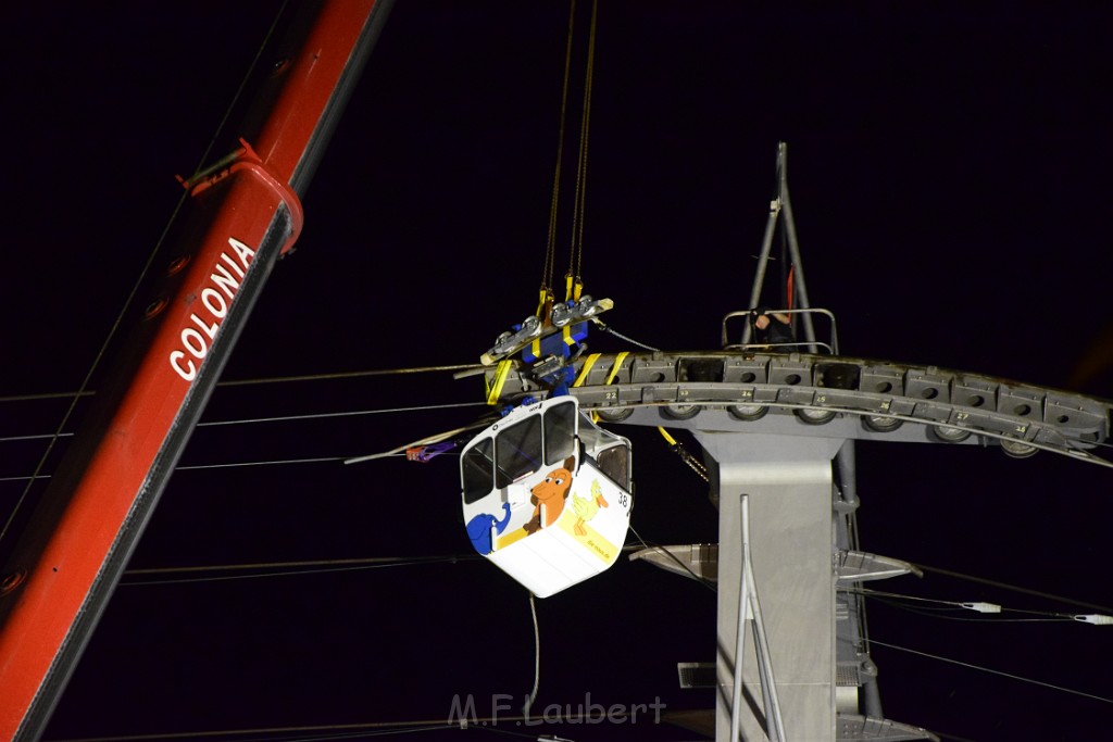 Koelner Seilbahn Gondel blieb haengen Koeln Linksrheinisch P954.JPG - Miklos Laubert